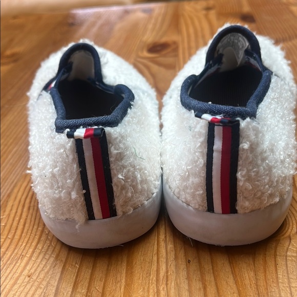 Tommy Hilfiger White and Blue Sherpa Slippers/shoes - Picture 3 of 10